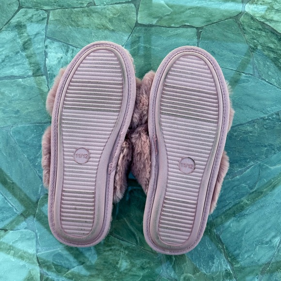 Women Stars Above Fuzzy Memory Foam Slippers - Picture 2 of 4